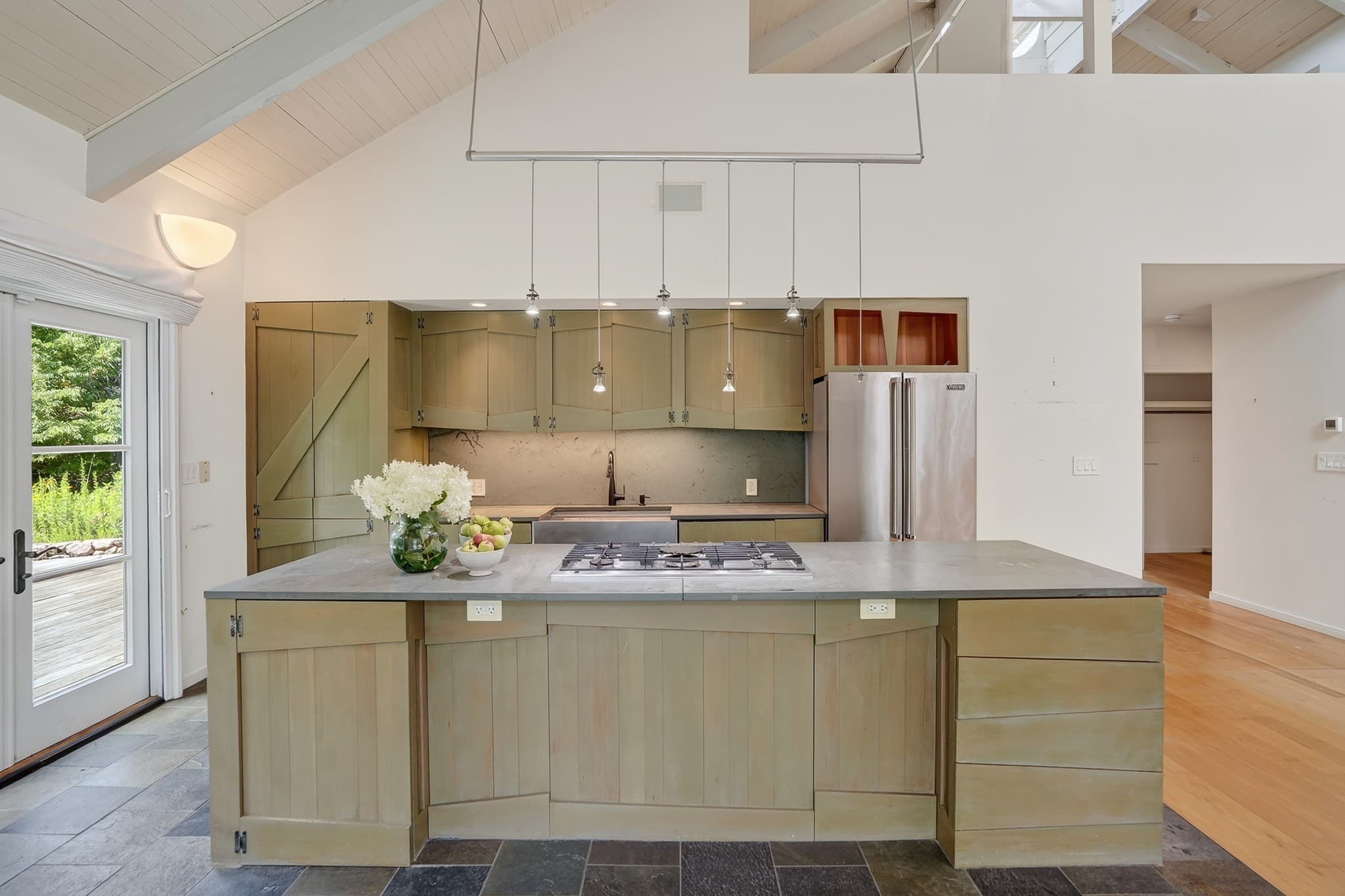 Single Family Residence at 99 Oak Lane, West Tisbury MA 02575, photo 6 of 31