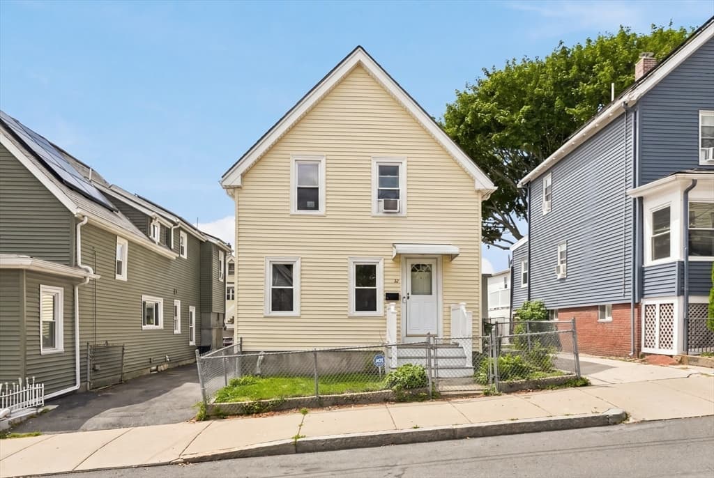 32 Villa Ave, Everett MA 02149