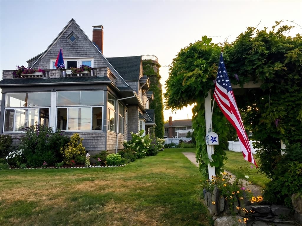 11 Bluff Rd, Hull MA 02045