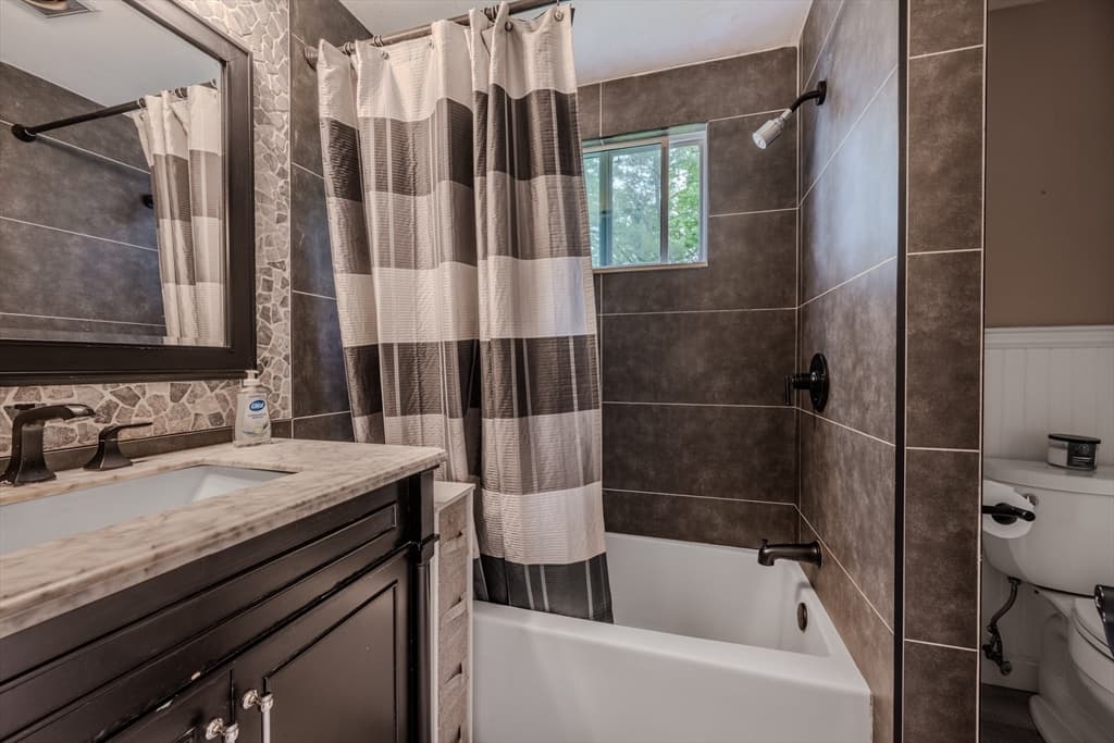 735 Hildreth St, Dracut MA 01826 photo 3