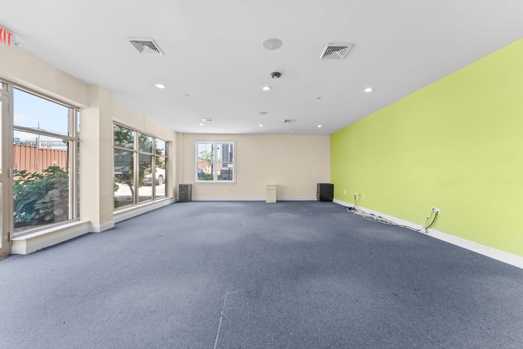 637 E 1st St, Boston MA 02127 photo 3
