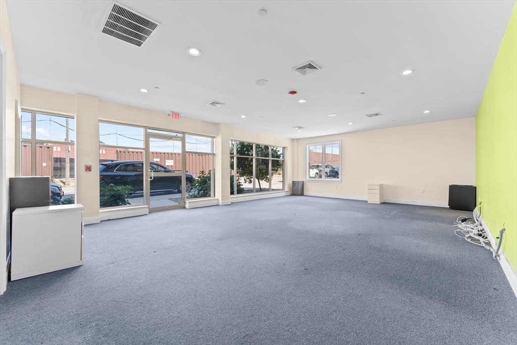637 E 1st St, Boston MA 02127