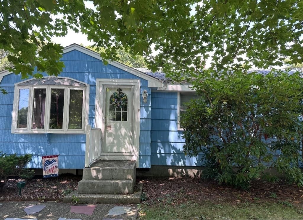 35 Wall St, Bourne MA 02532