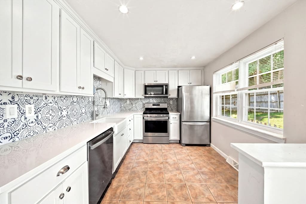 13 Meyer Ter # 13, Canton MA 02021 photo 2