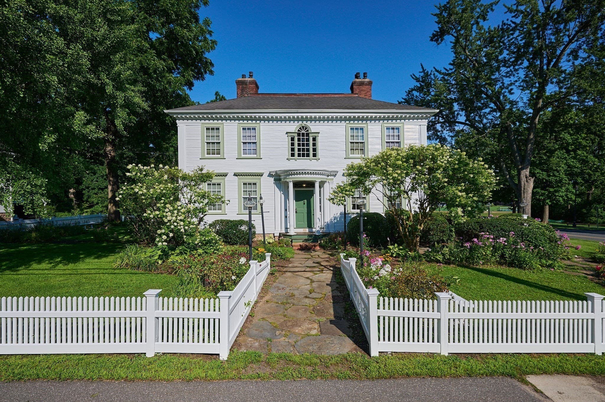 25 Woodbridge St, South Hadley MA 01075