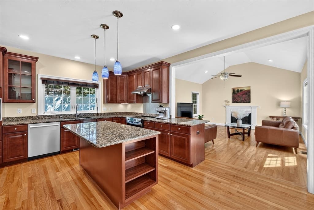 28 Hickory Dr, Shrewsbury MA 01545 photo 8