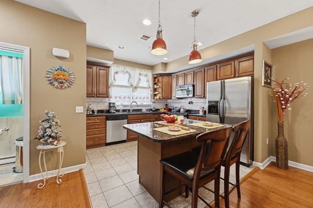 140 Commonwealth Ave # 23, North Attleboro MA 02776 photo 10