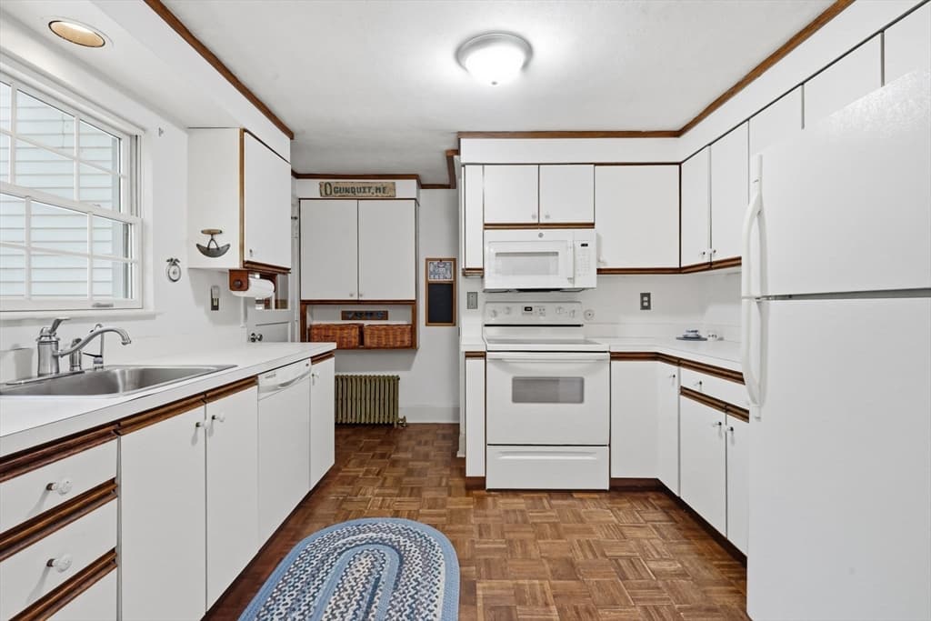 Single Family Residence at 1374 Plumtree Rd, Springfield MA 01119, Springfield, photo 11 of 35
