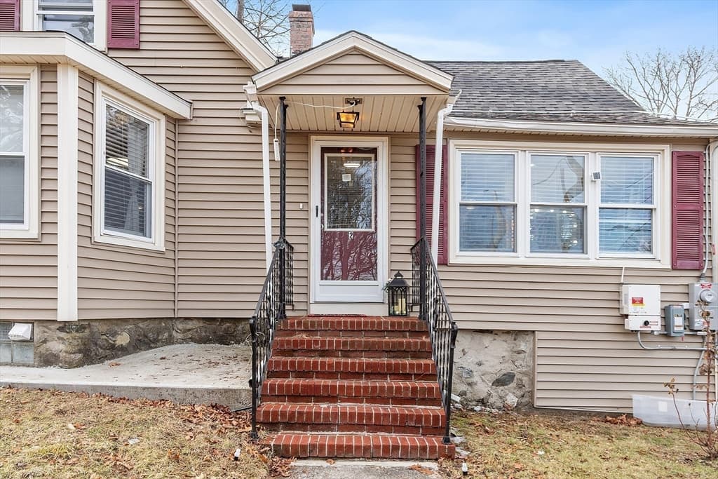 2 Grove St, Methuen MA 01844 photo 4