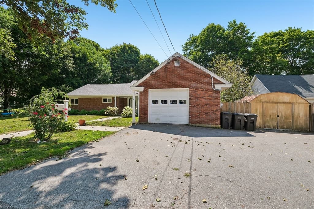 114 Rich St, Gardner MA 01440 photo 2
