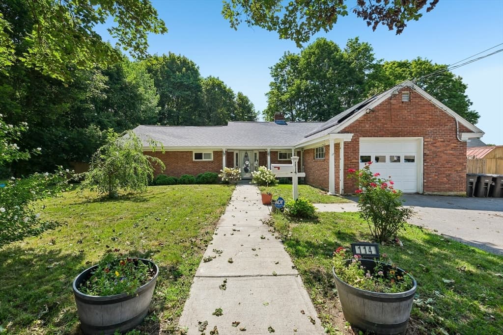 114 Rich St, Gardner MA 01440