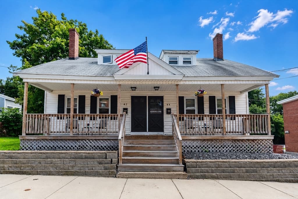 42-44 Grove St, Clinton MA 01510