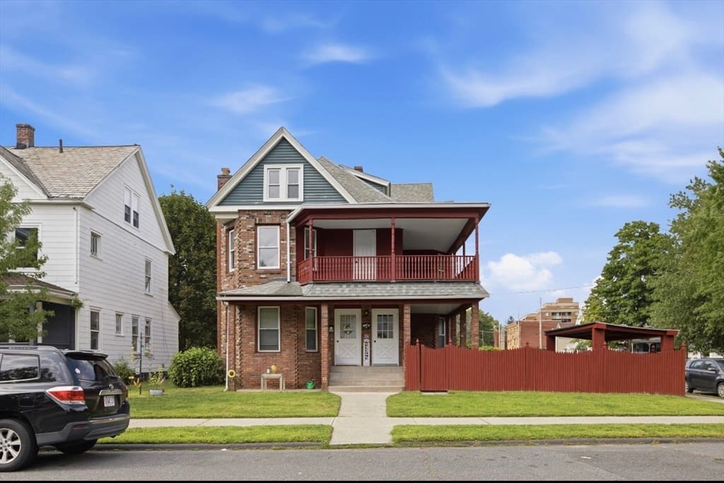 26 Washington Ave, Holyoke MA 01040