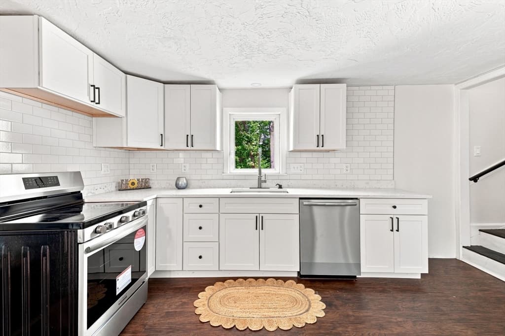 169 Quinapoxet St, Holden MA 01522 photo 4
