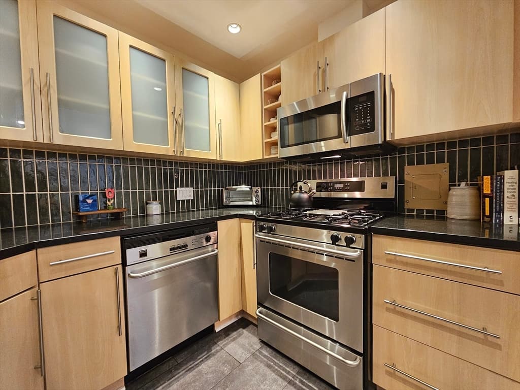 55 Broadlawn Park # 16B, Boston MA 02467 photo 2