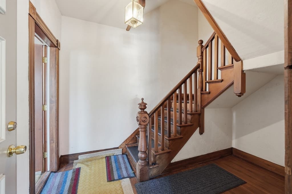 16 Dartmouth St, Worcester MA 01604 photo 2
