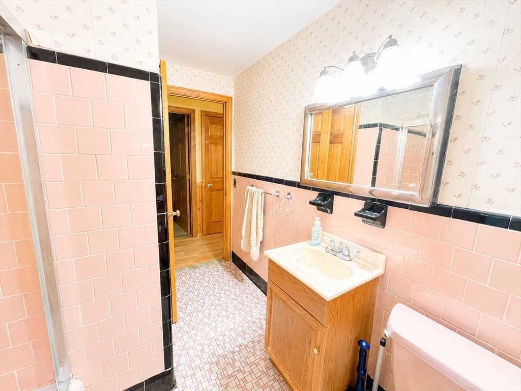 60 Martin St, East Providence RI 02914 photo 16