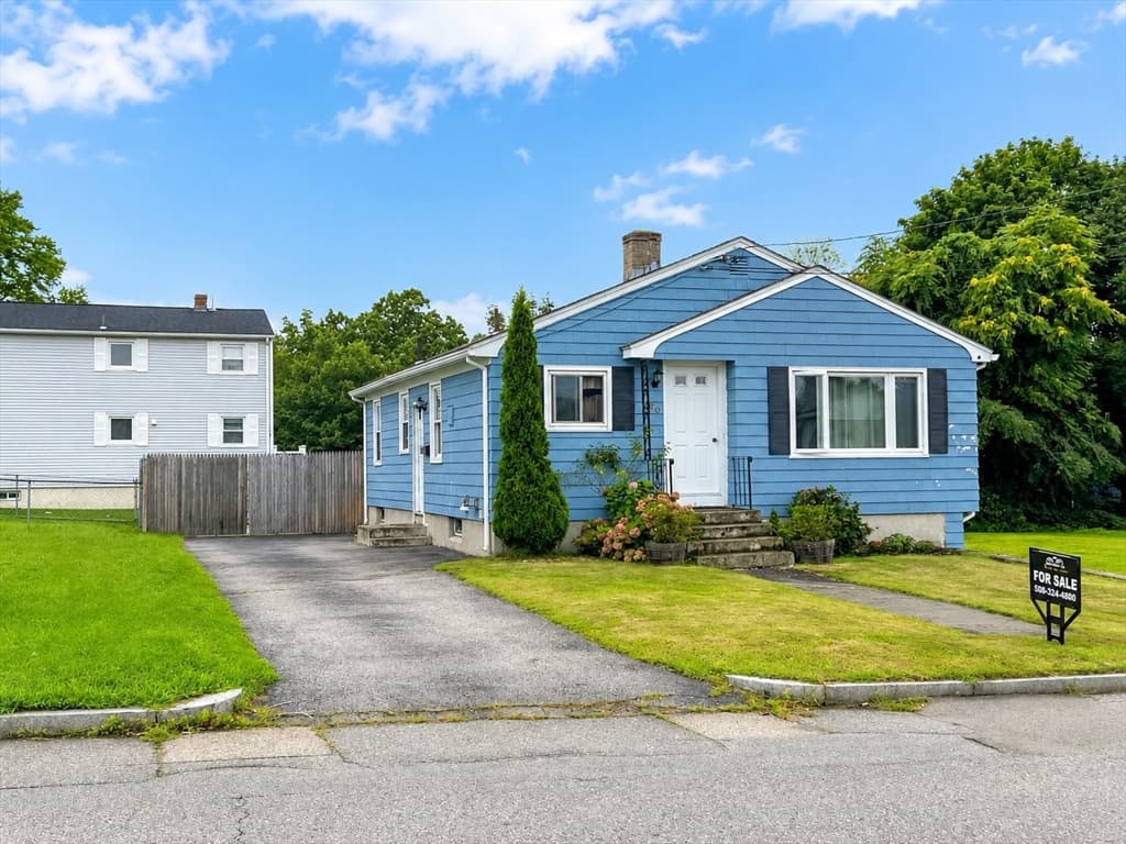 60 Martin St, East Providence RI 02914 photo 3
