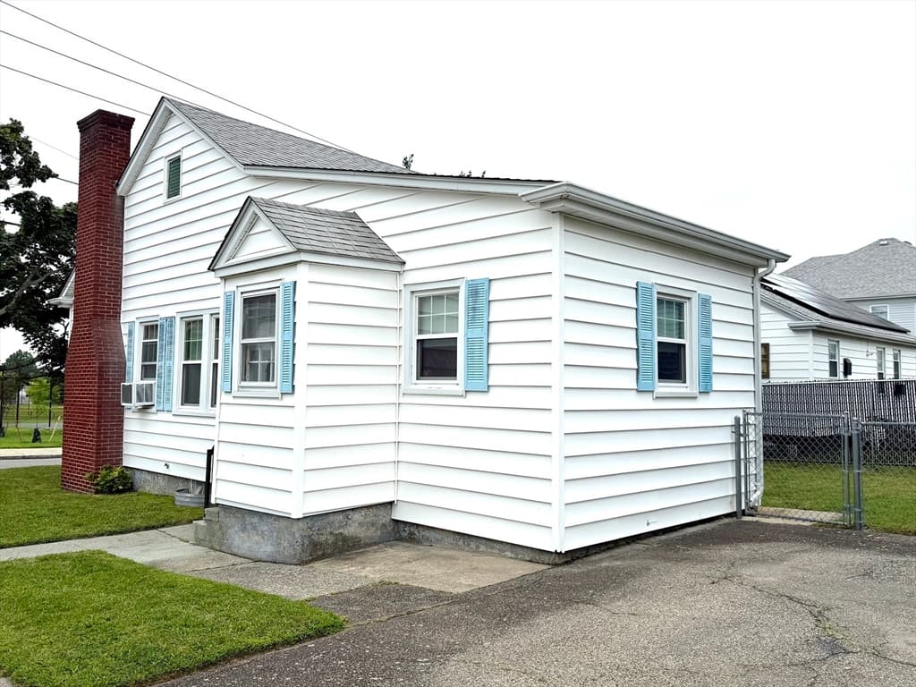 486 King Street, Fall River MA 02724 photo 2