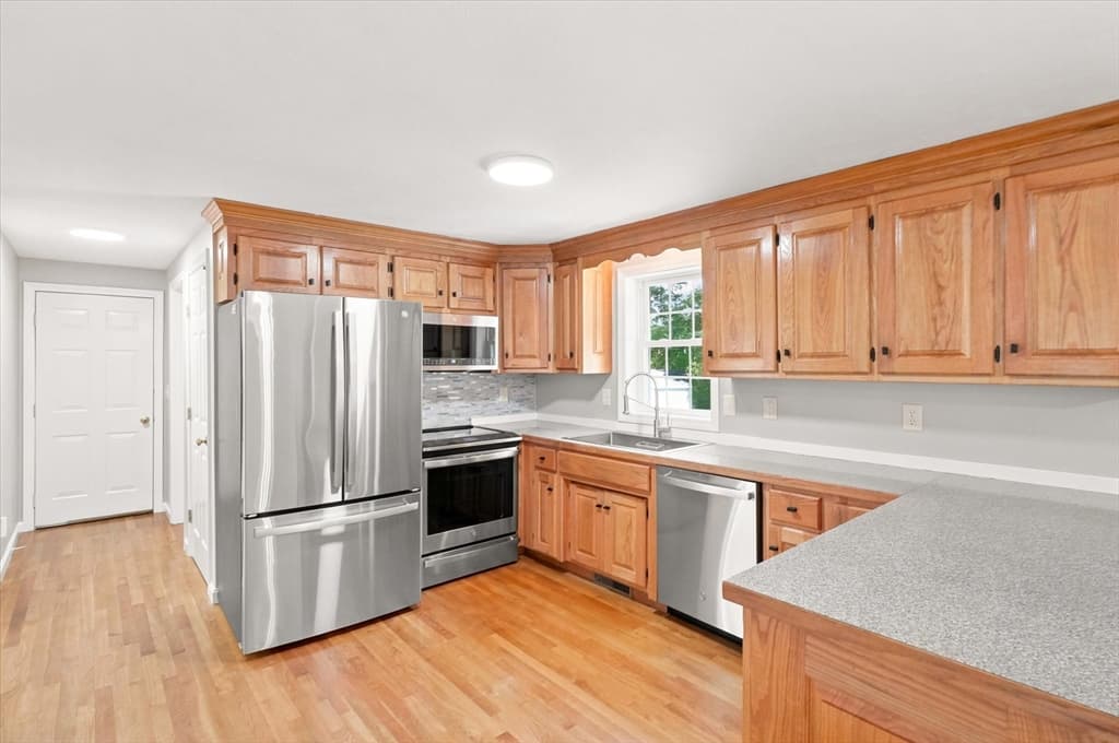 1725 Shirley Rd, Lancaster MA 01523 photo 3