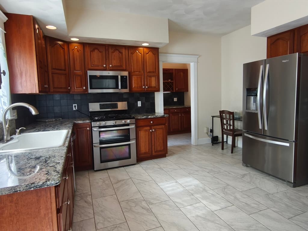 140 Wildflower Cir, Westfield MA 01085 photo 6