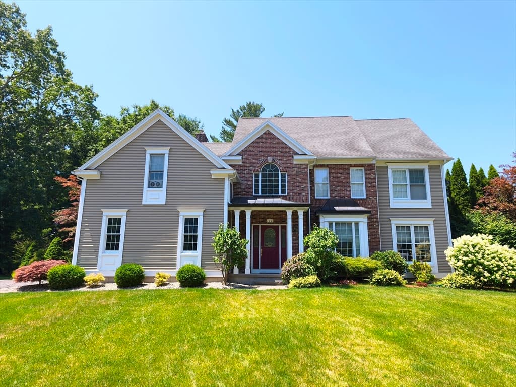 140 Wildflower Cir, Westfield MA 01085