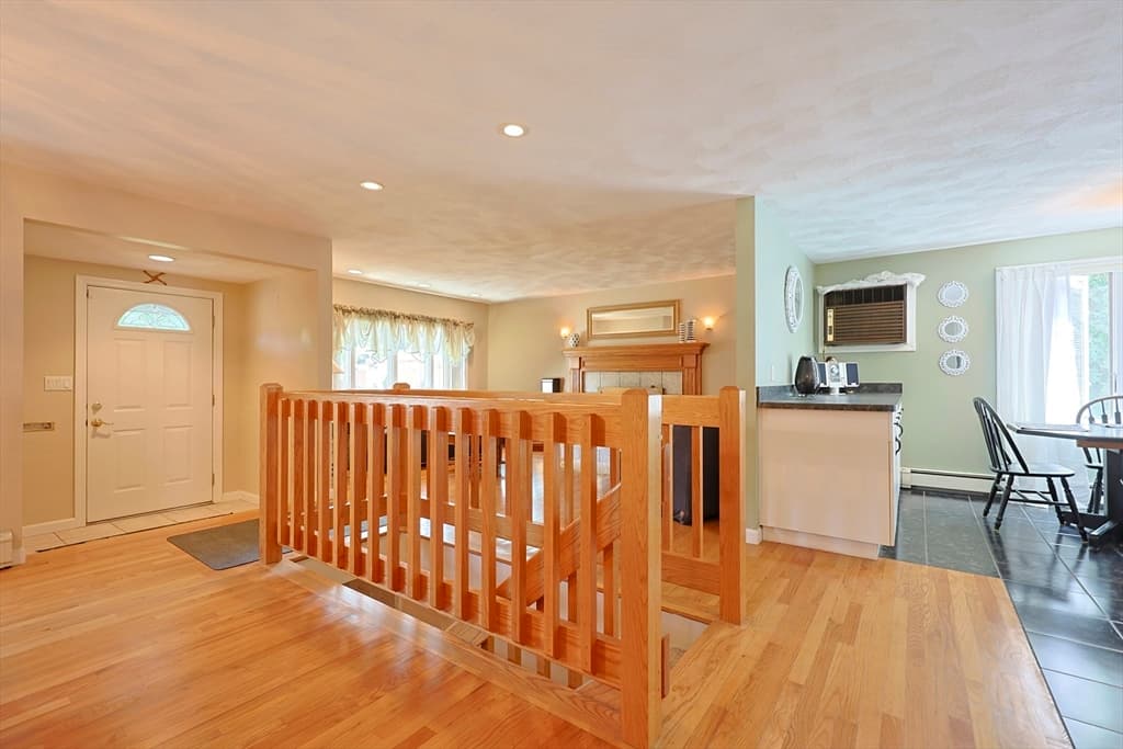 37 Cliftondale, Saugus MA 01906 photo 2