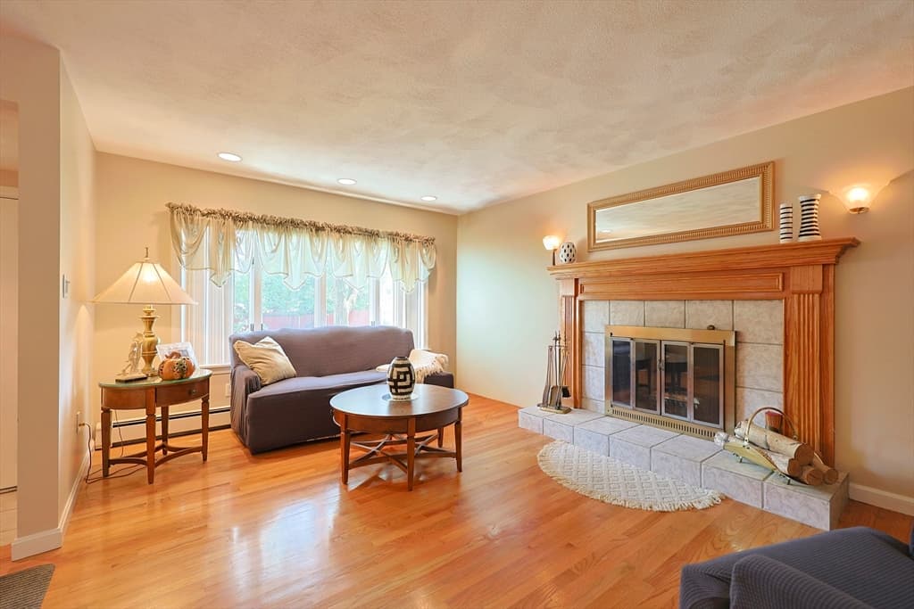 37 Cliftondale, Saugus MA 01906 photo 3