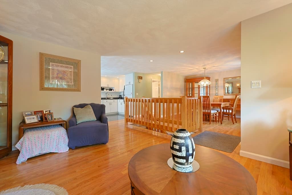 37 Cliftondale, Saugus MA 01906 photo 4