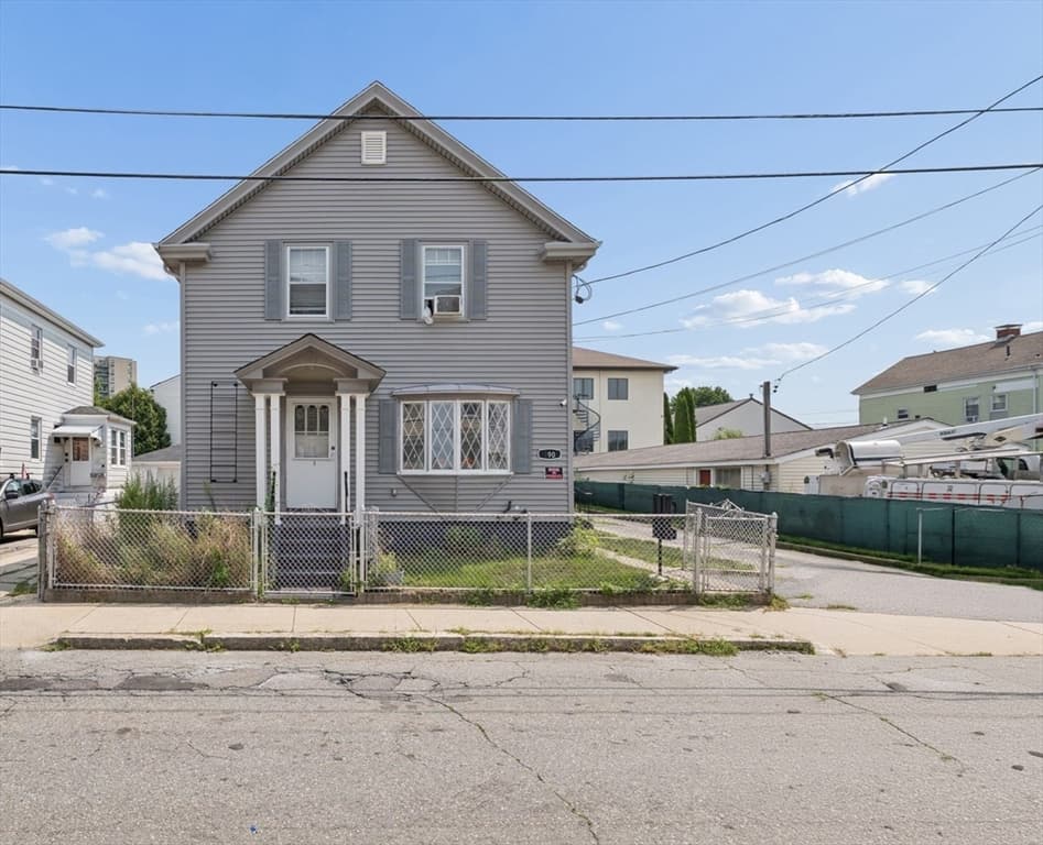 190 Raymond St, Fall River MA 02723