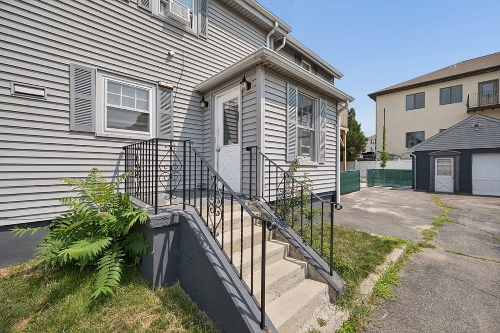 190 Raymond St, Fall River MA 02723 photo 8