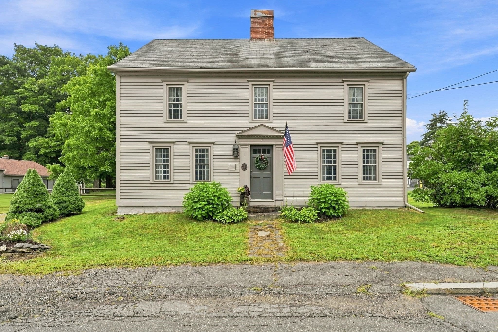 17 Main Street, Wales MA 01081