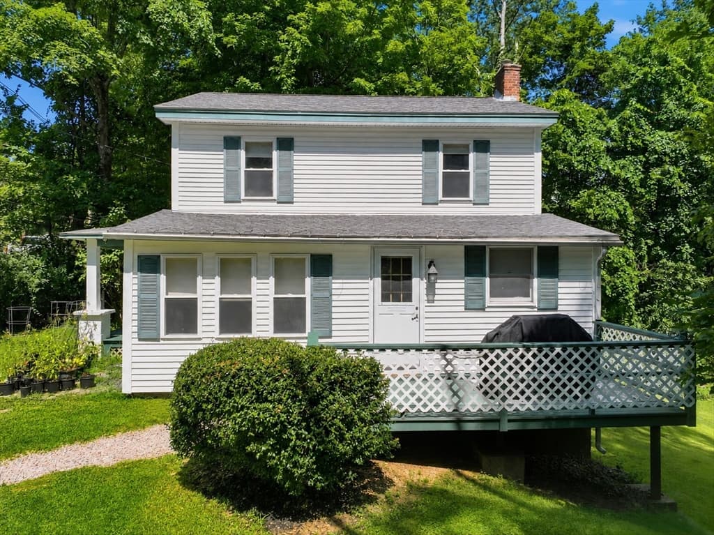 Single Family Residence at 18 Fiske Hill Rd, Sturbridge MA 01566, Sturbridge, photo 2 of 42
