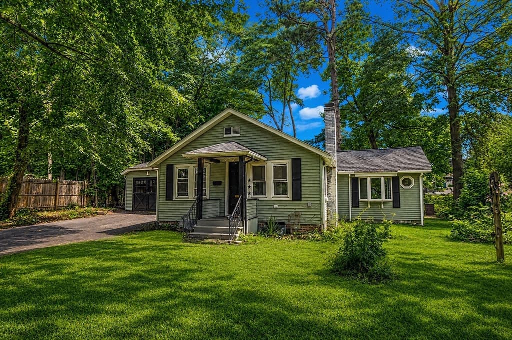 33 Plumtree Road, Springfield MA 01118