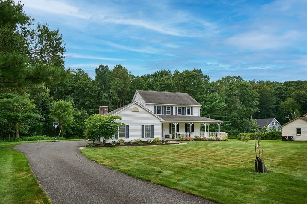 20 Carriage Ln, South Hadley MA 01075