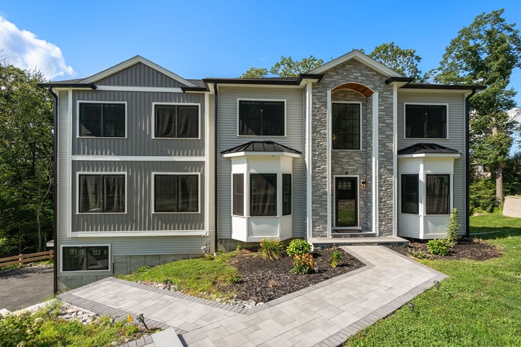 9 Flanagan Dr, Shrewsbury MA 01545