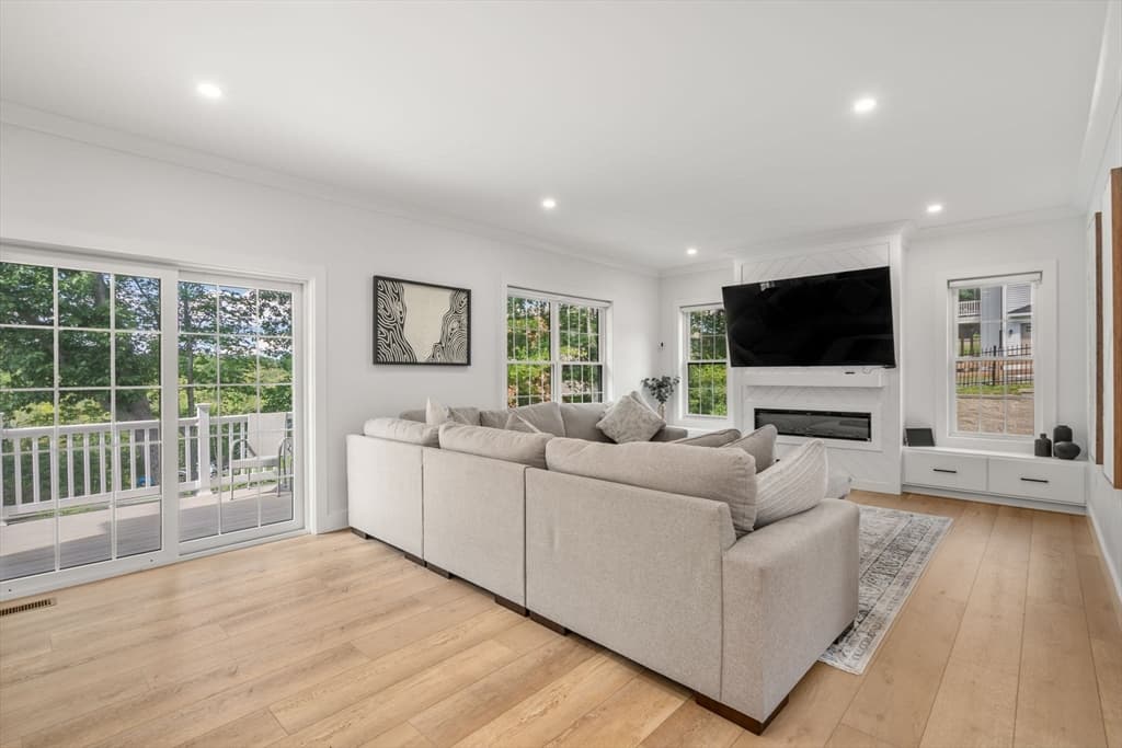 9 Flanagan Dr, Shrewsbury MA 01545 photo 9