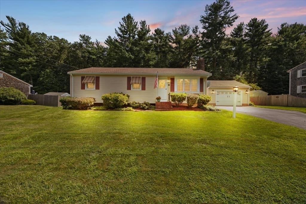 32 Colonial Drive, Taunton MA 02780