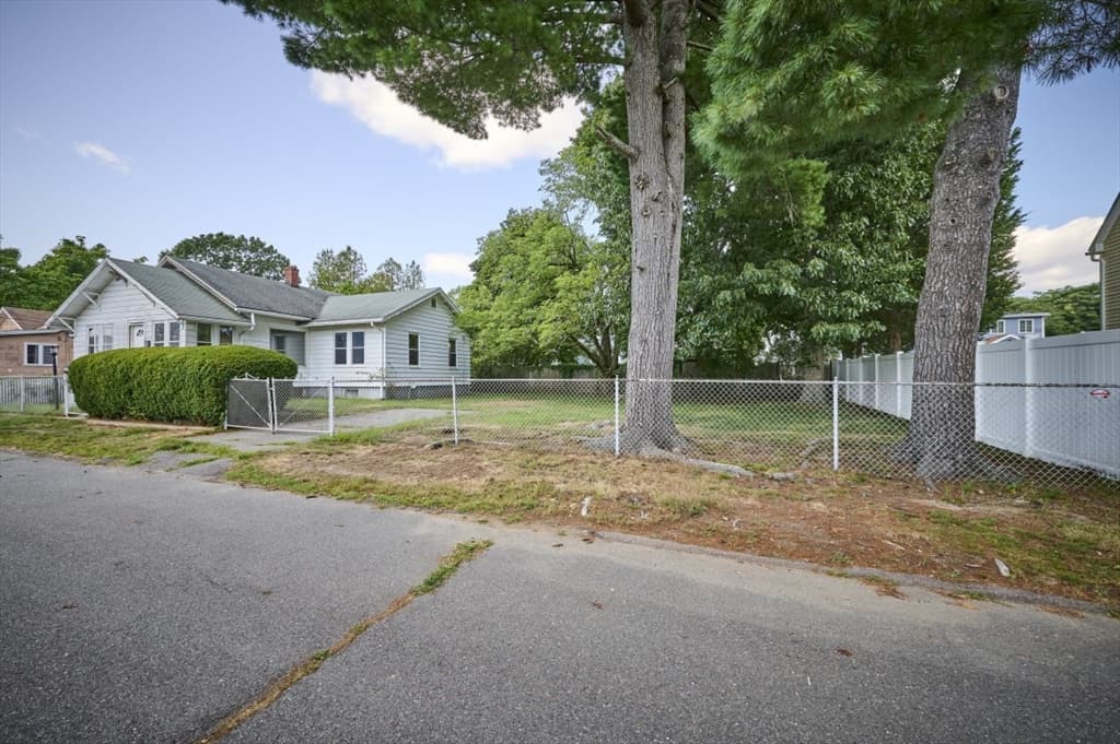 15 Moray St, Lynn MA 01904