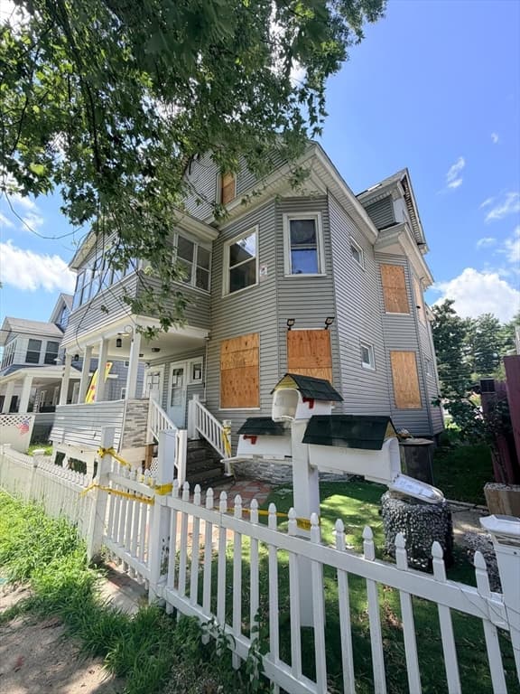 30-32 Ruskin St, Springfield MA 01108 photo 4