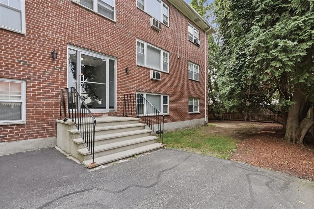 Condominium at 924 Main Street # 12, Woburn MA 01801, Woburn, photo 23 of 26