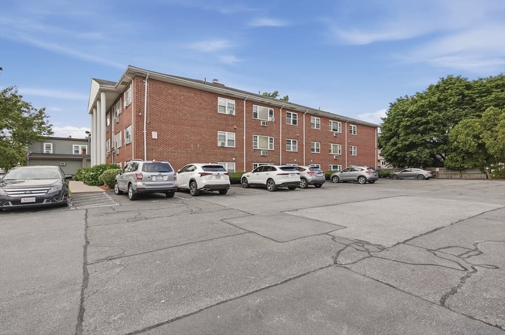 Condominium at 924 Main Street # 12, Woburn MA 01801, Woburn, photo 24 of 26