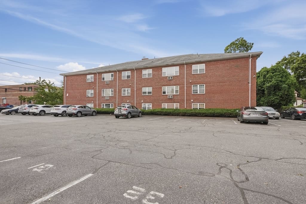 Condominium at 924 Main Street # 12, Woburn MA 01801, Woburn, photo 25 of 26