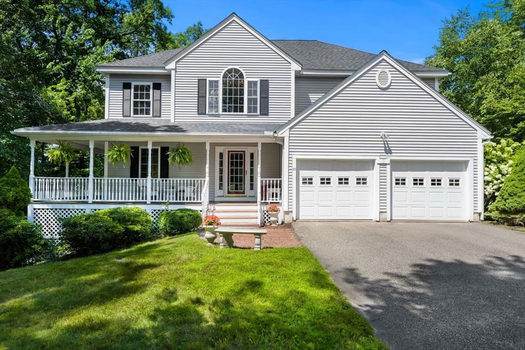 29 Delucia Way, North Andover MA 01845