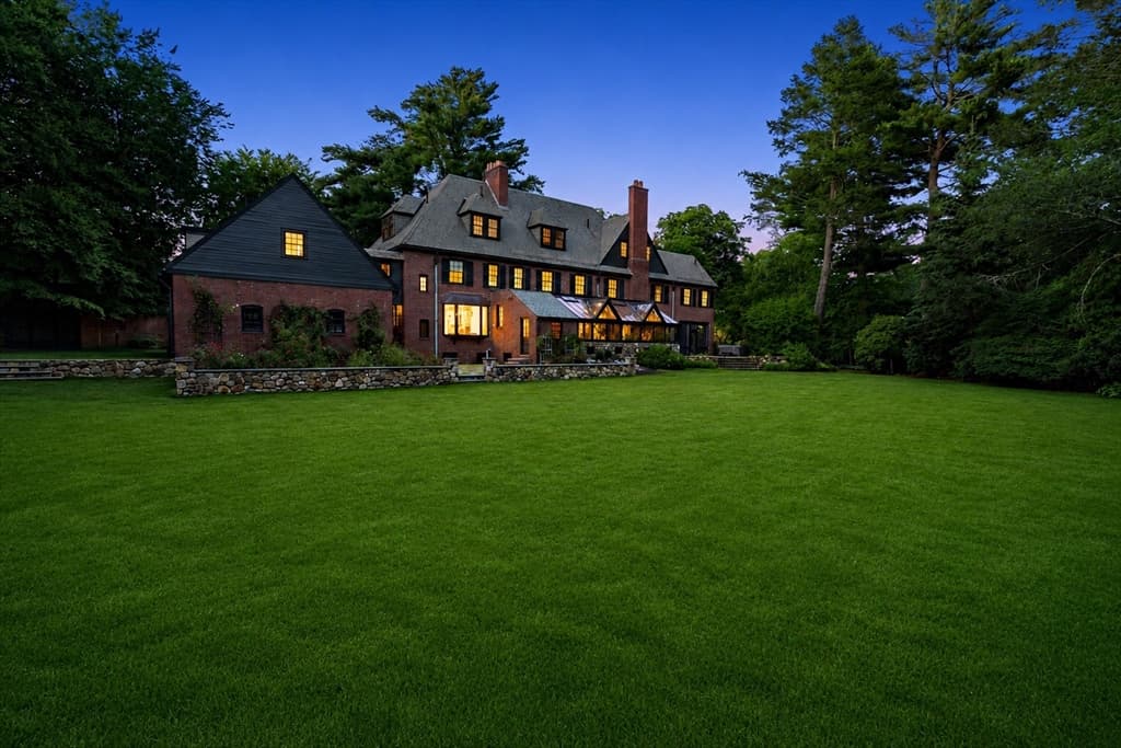 372 Warren St, Brookline MA 02445 photo 4