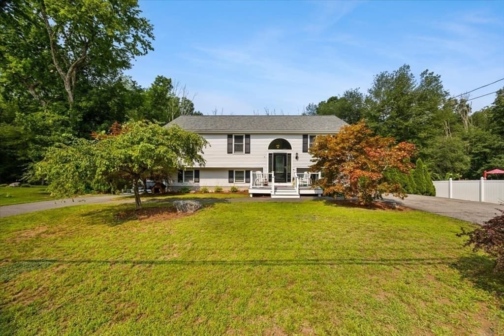 635 Dighton Ave, Taunton MA 02780