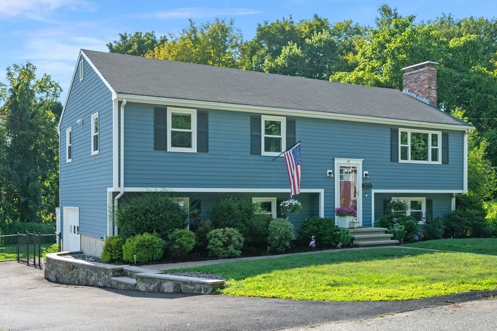 21 Border Rd, Reading MA 01867