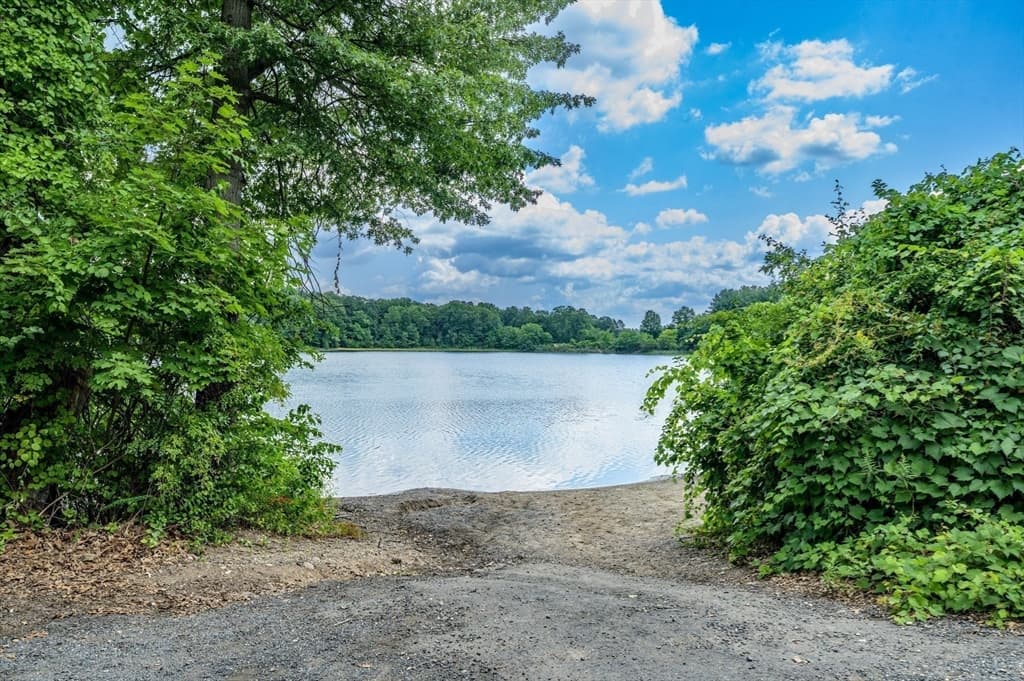 180 Lake Dr, Springfield MA 01151 photo 34