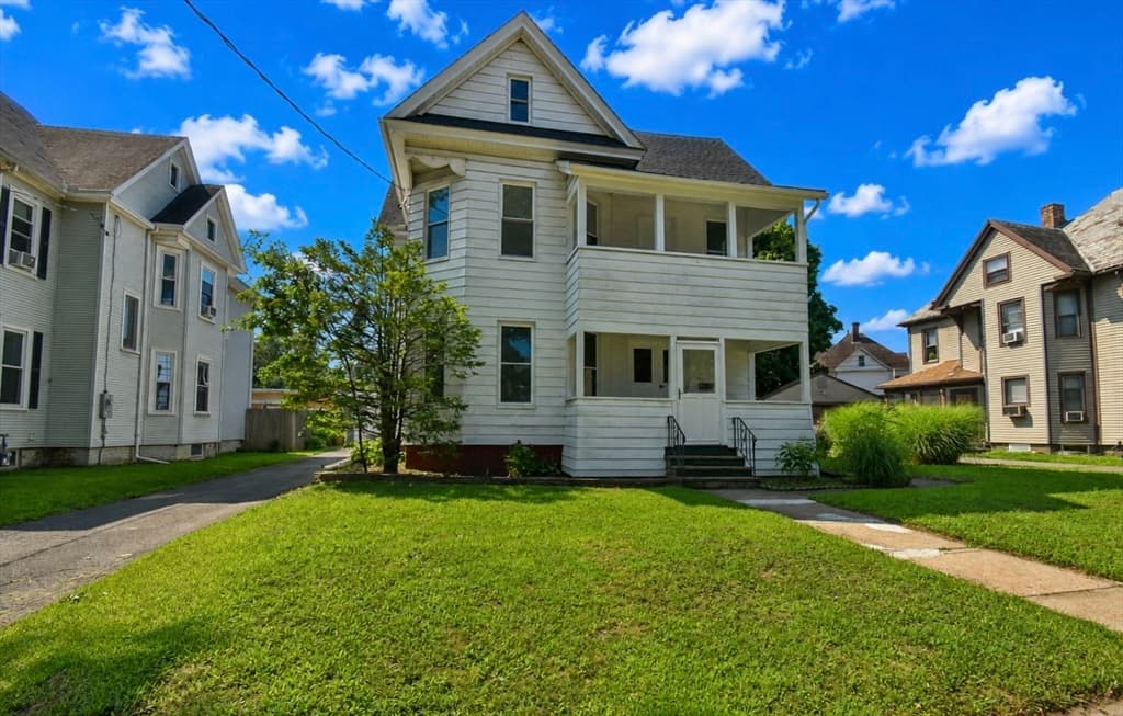 30 Laurel St, Holyoke MA 01040
