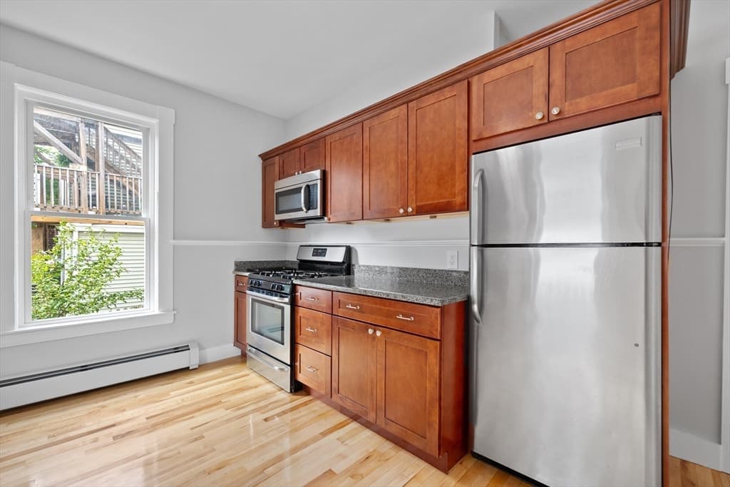 24 Village St # 1, Marblehead MA 01945 photo 6